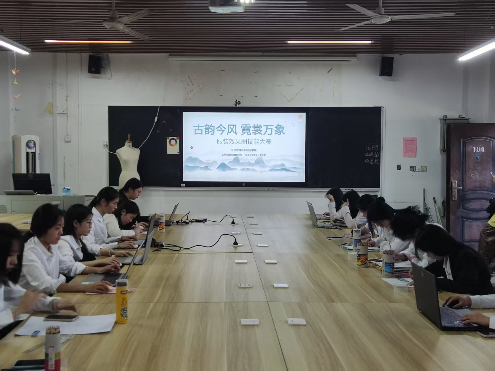 2025年5月14日，参赛选手们展示着自己的才华.png