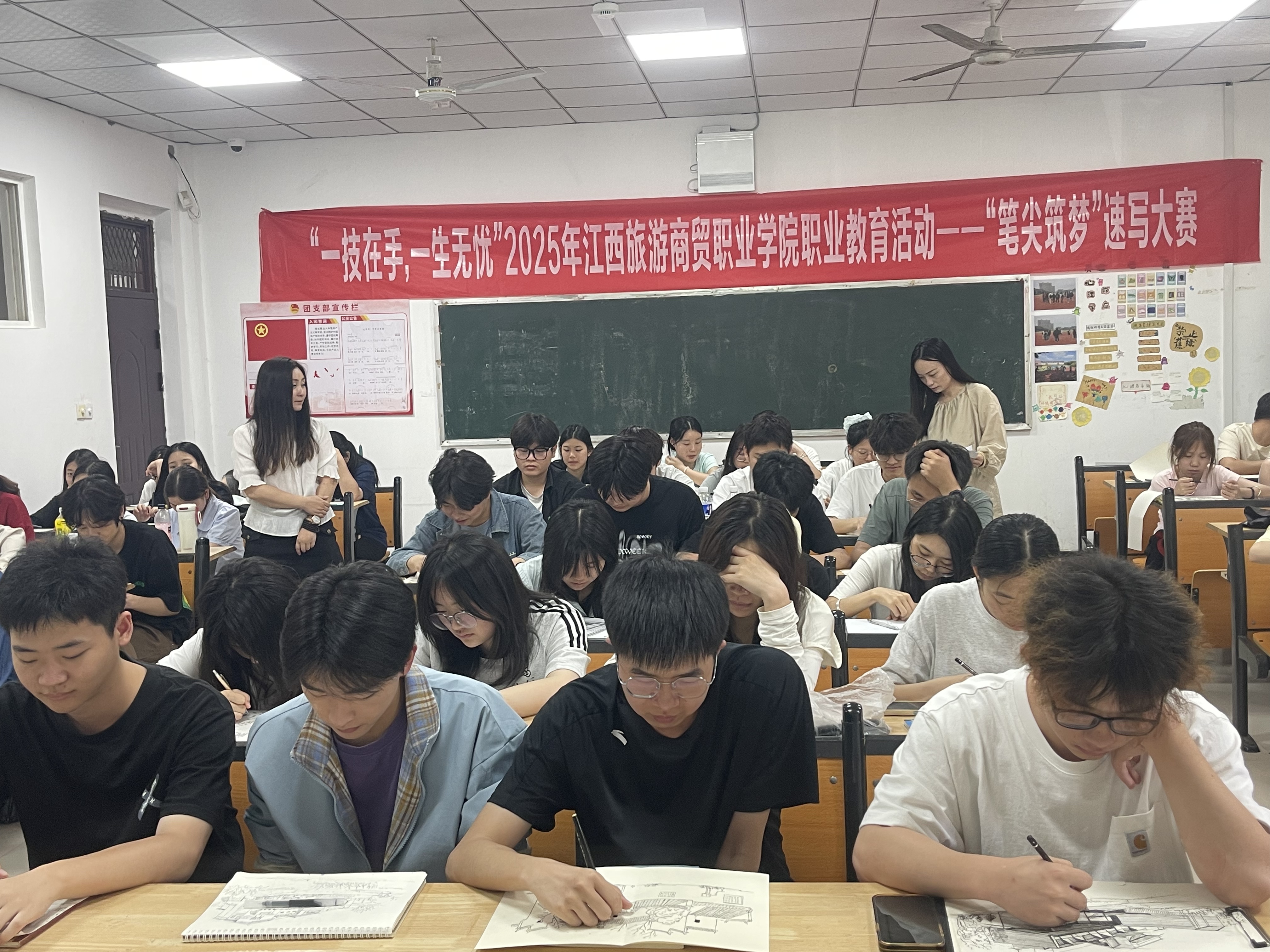 2025年5月14日 教师观摩学生比赛 (2).jpg