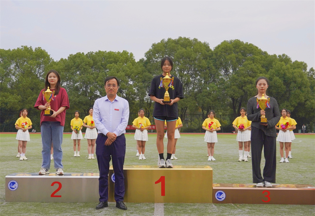 学生普通组女子团体总分前三_副本.jpg